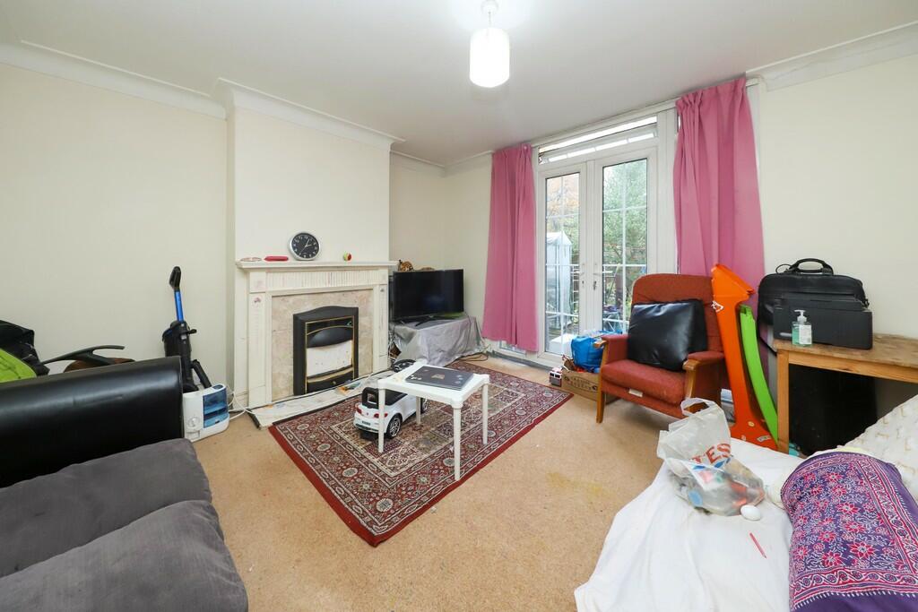 11 Valley Close (...