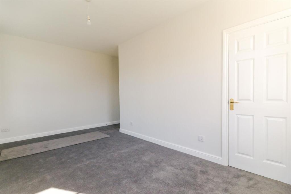 Flat 1 James Lee Square-11.jpg