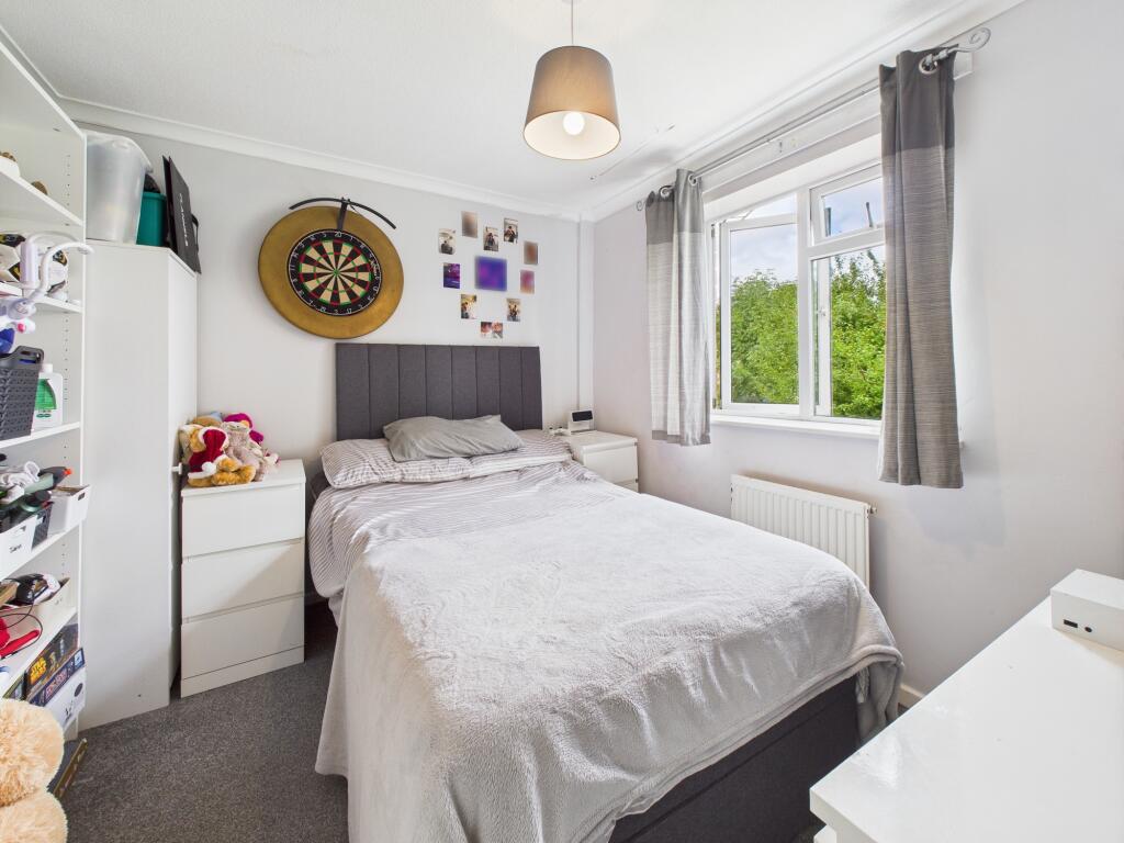 CAM04825G0-PR0142-STILL010