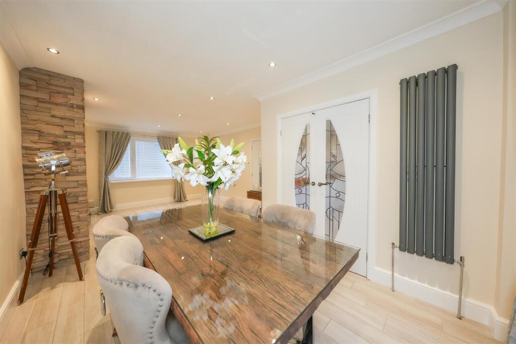 LIVING ROOM/ DINING ROOM