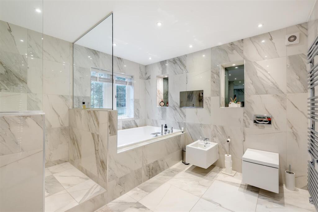 Devisdale Road, Altrincham, Cheshire, WA14 2AT - 5