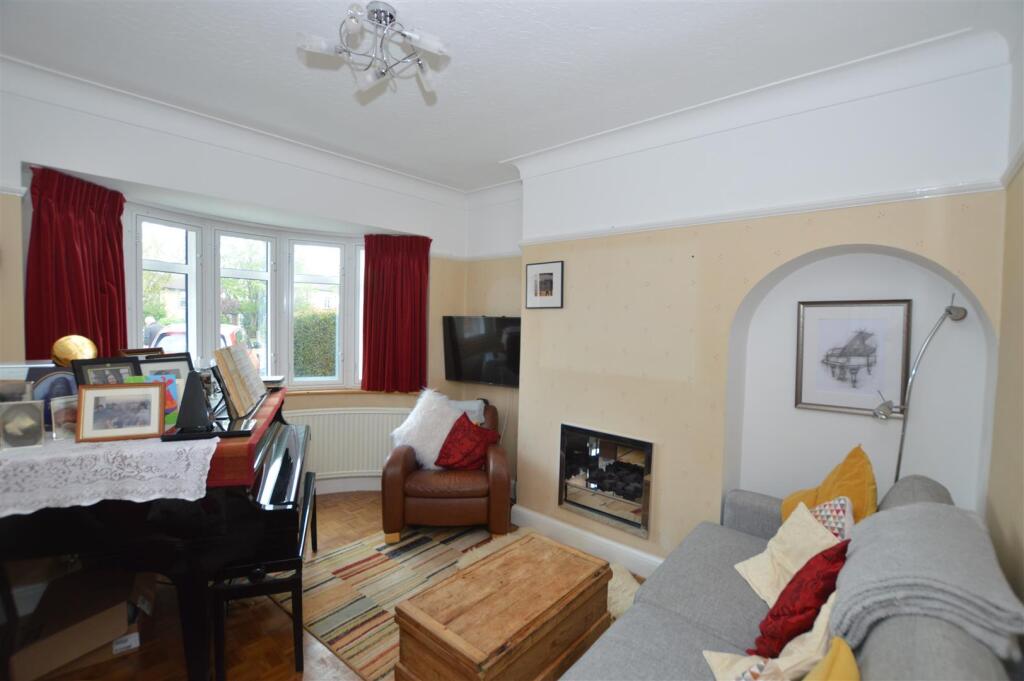 29 Old Manor Drive front room 2.JPG
