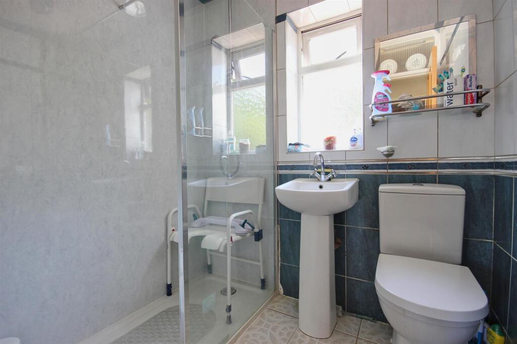 SHOWER ROOM/W.C.