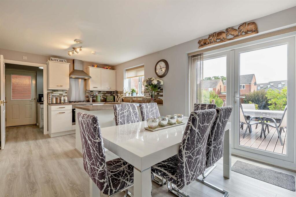 Kitchen / Dining Room