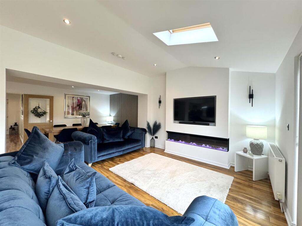 Kitchen/Dining Area/ Living Room