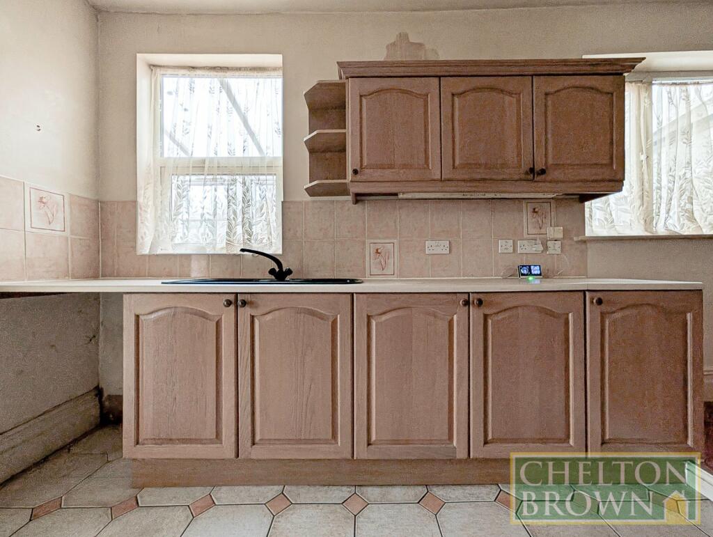Kitchen &amp; Breakfast