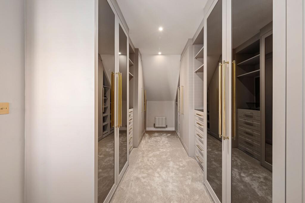 MASTER BEDROOM WITH WALK IN WARDROBE