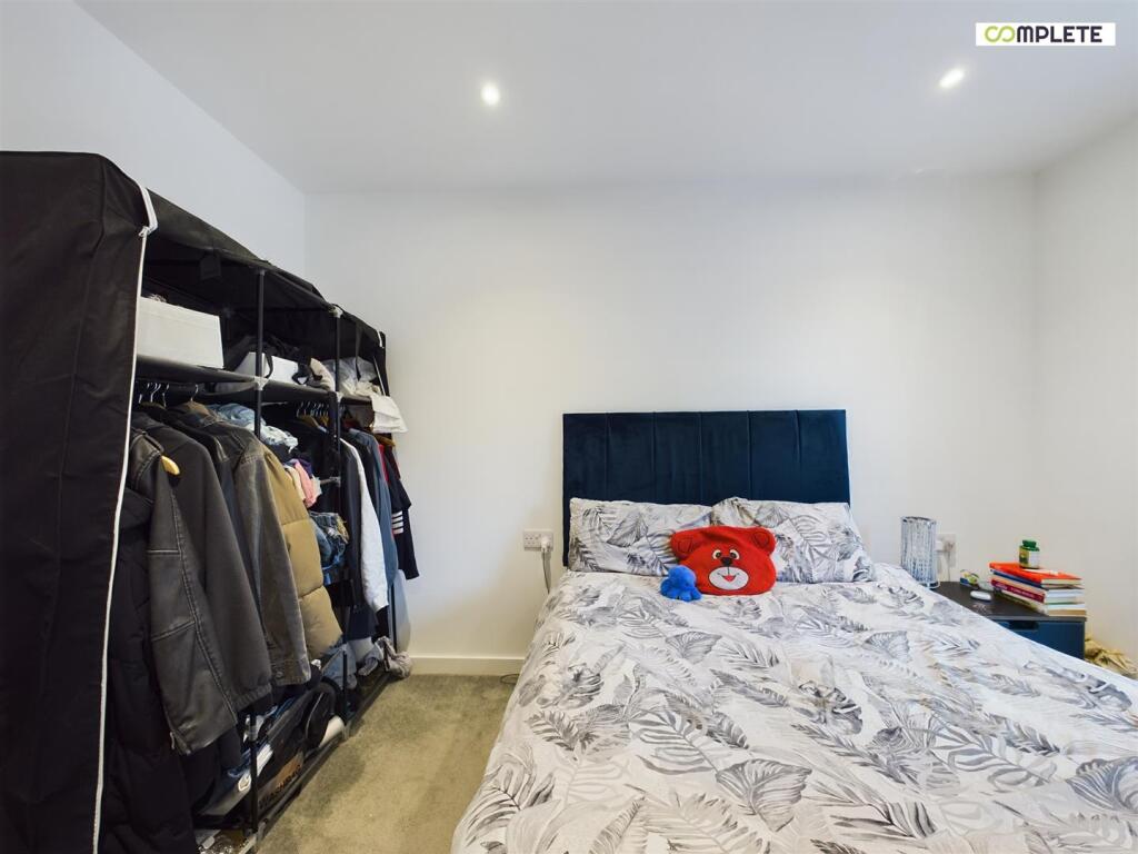 CAM01231G0-PR0053-STILL013