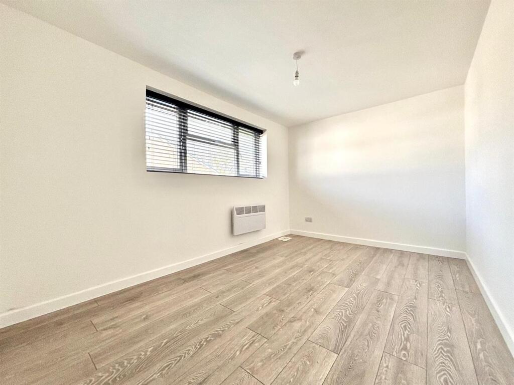 WhatsApp Image 2025-10-25 at 12.55.09_9585b9a2.jpg