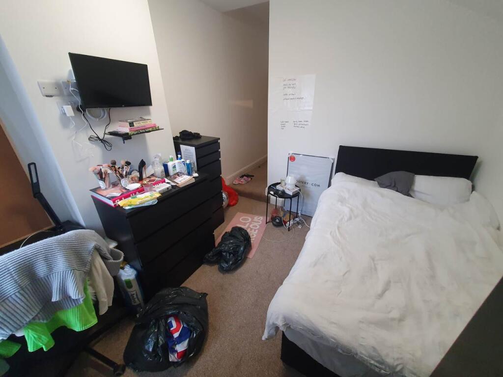 First floor rear bed