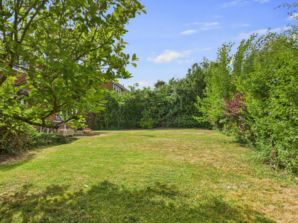 CAM01354G0-PR0548-STILL010