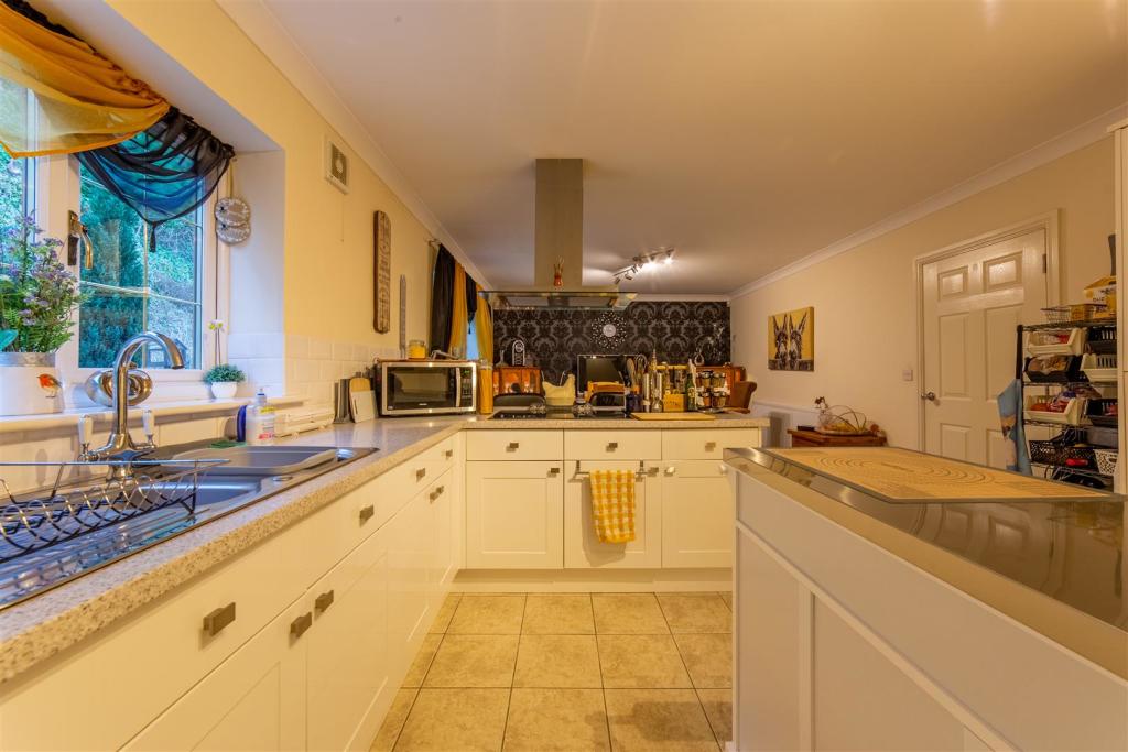 5 Snatchwood Court-26.jpg