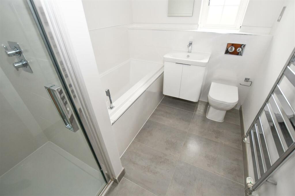 Family Bathroom.jpg