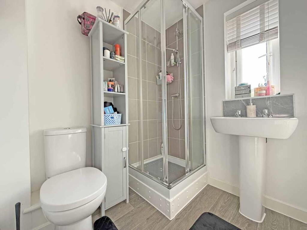 Bluebell Street 82 - En Suite.jpg