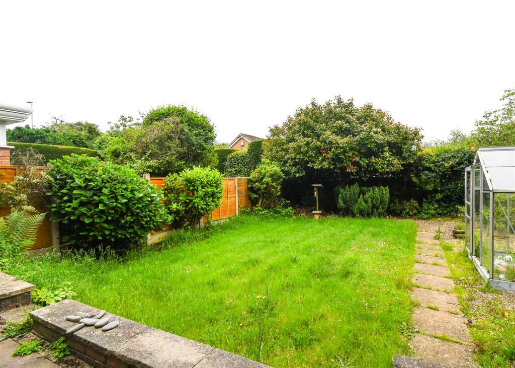 2 Ounsdale Crescent - Garden (2).jpg