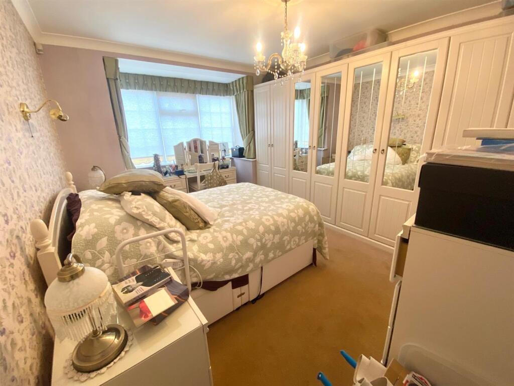 Bedroom 1.jpg