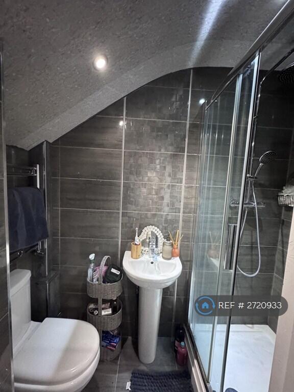 6 x Ensuite's 