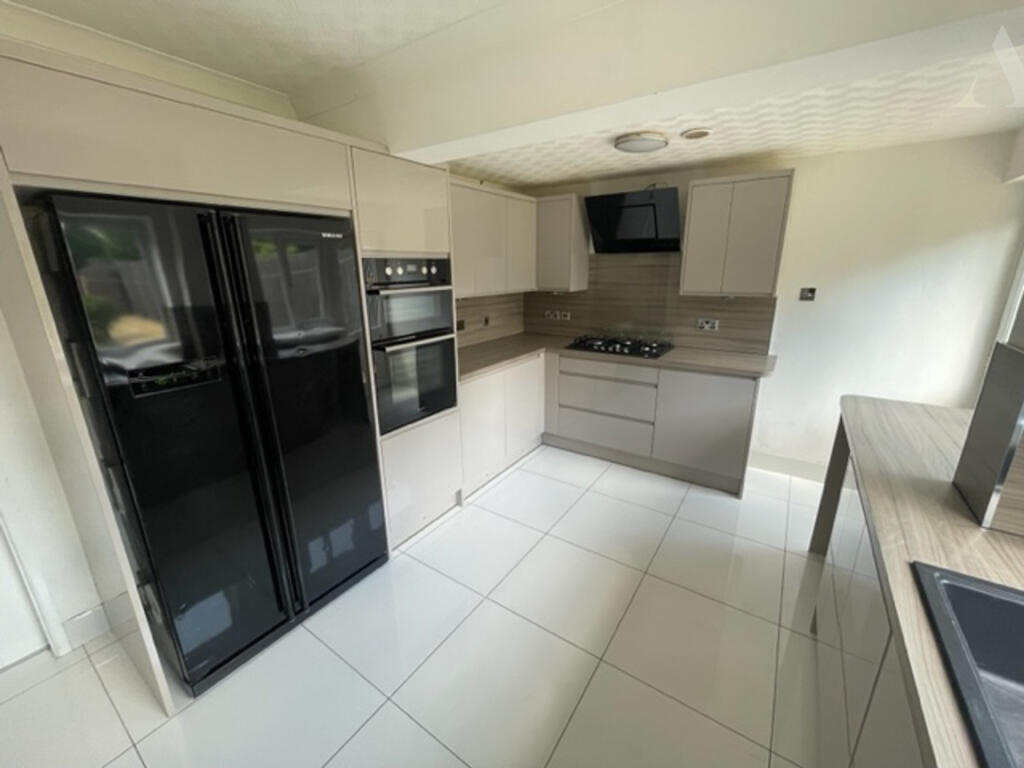 17 collingboune kitchen2 jpg