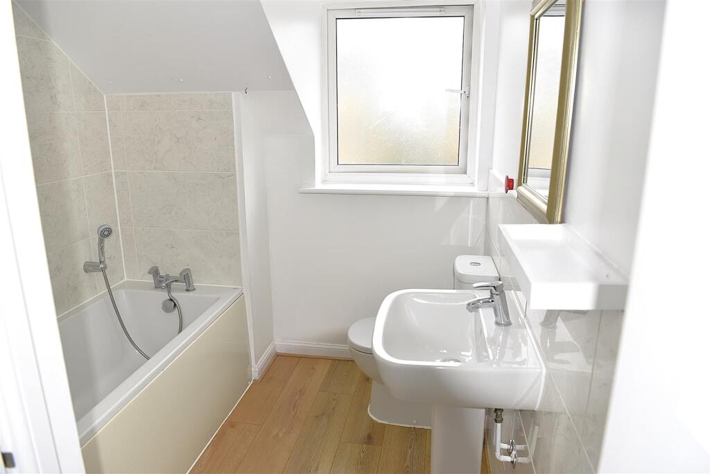 Family bathroom.jpg