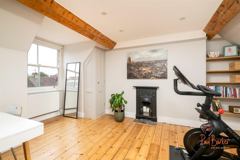 241028 - 61 Carlisle Avenue, St Albans - 26 [WM].j