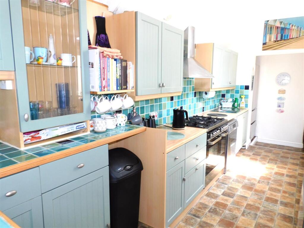 46 fore kitchen2.JPG