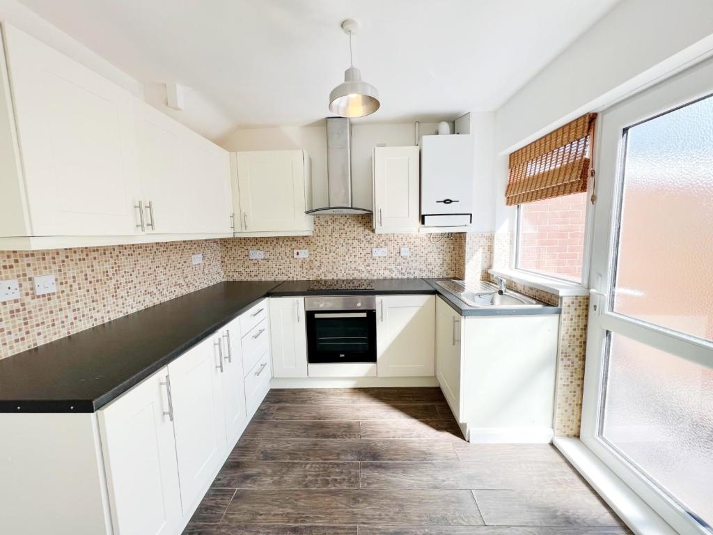 Kitchen 1.jpg