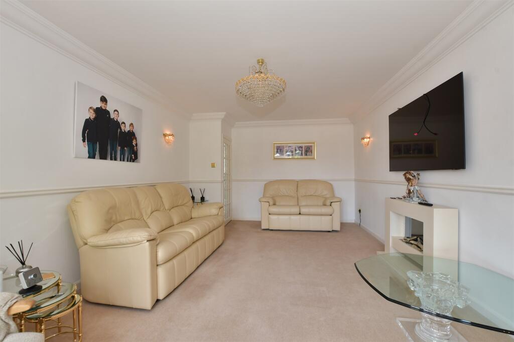 Kitchen/ Dining Room