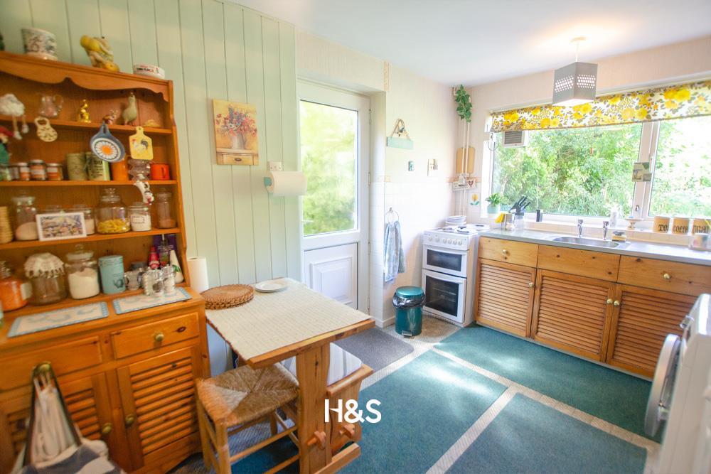 12 Walcott Green - Kitchen.jpg