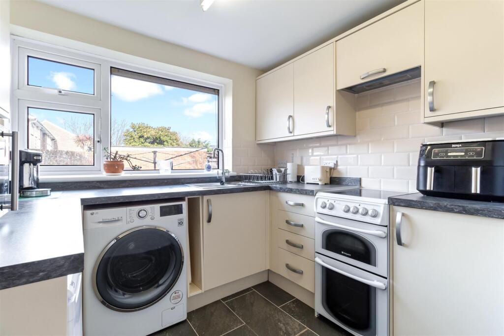 42 Bushby Gardens-008.jpg