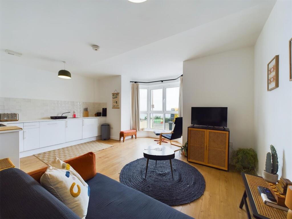 Lounge/Kitchen with view