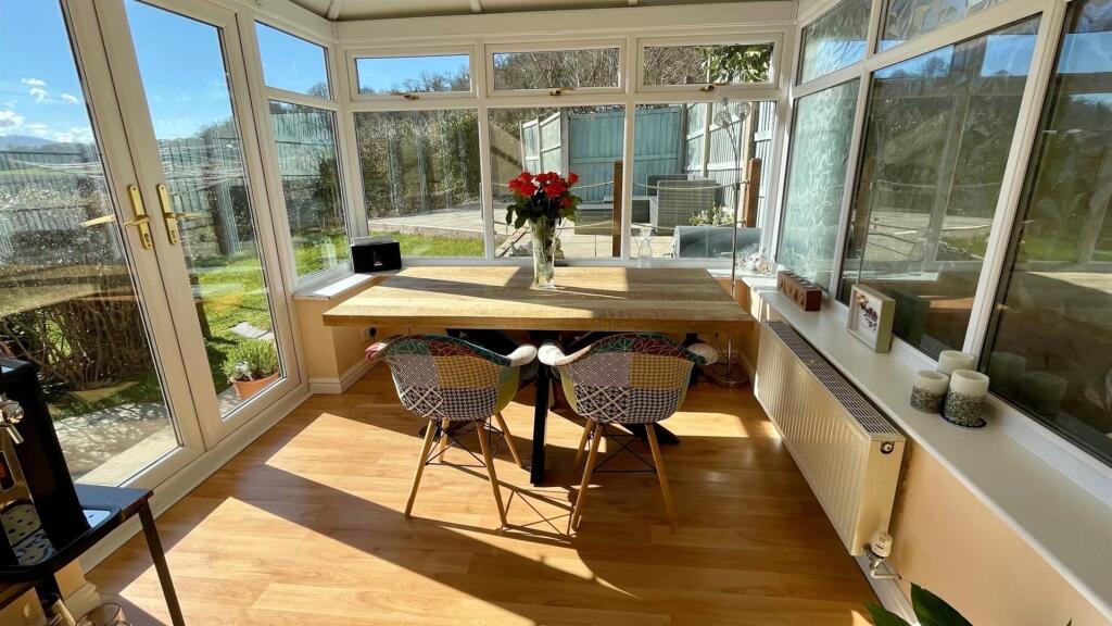 CONSERVATORY/DINING ROOM