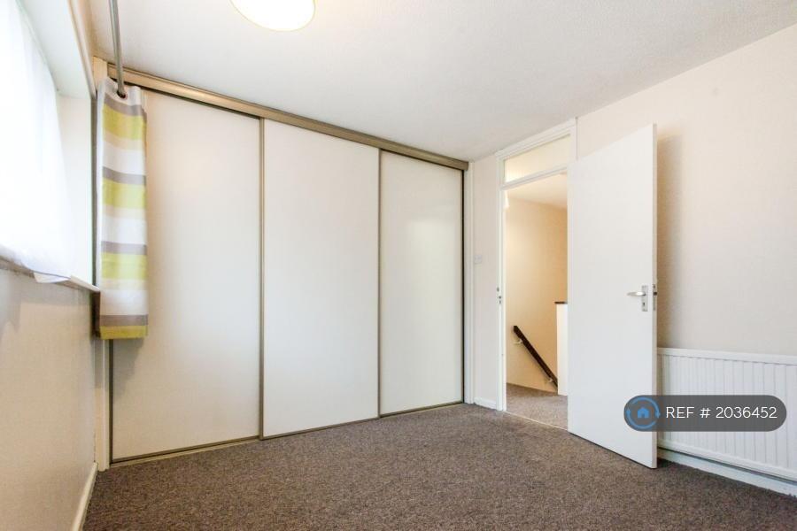 Master Bedroom With In-Built Wardrobe