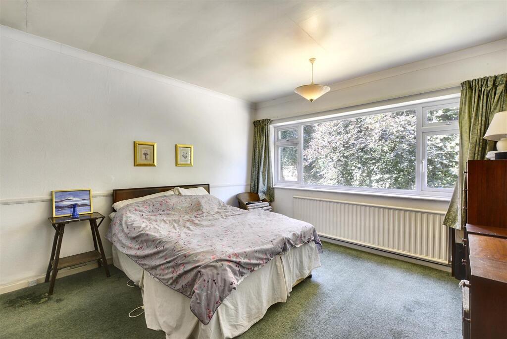 Bedroom 1_2.jpeg