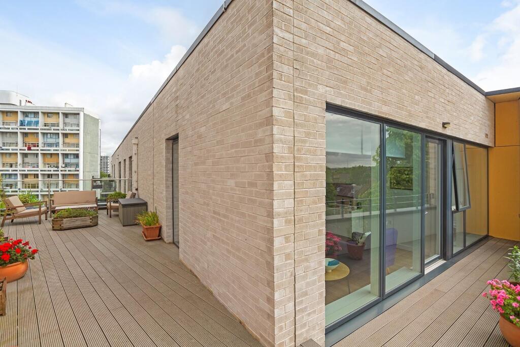 Roof Terrace (1).JPG