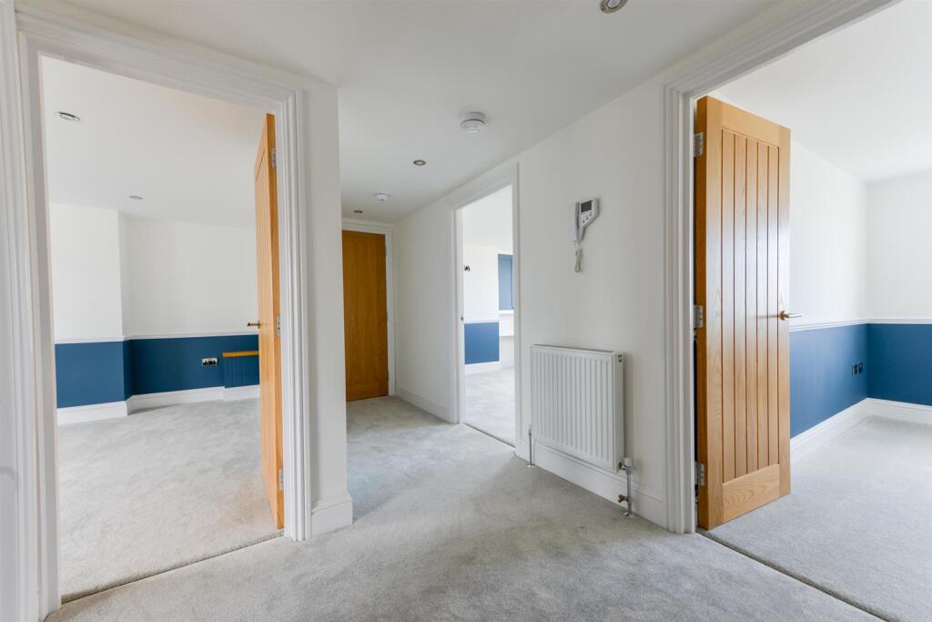 Flat 3, 12 Marine Gardens1.jpg