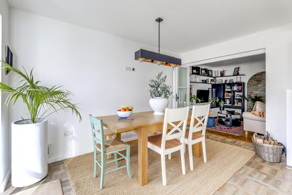 Impressive Open Plan Kitchen/Dining Room