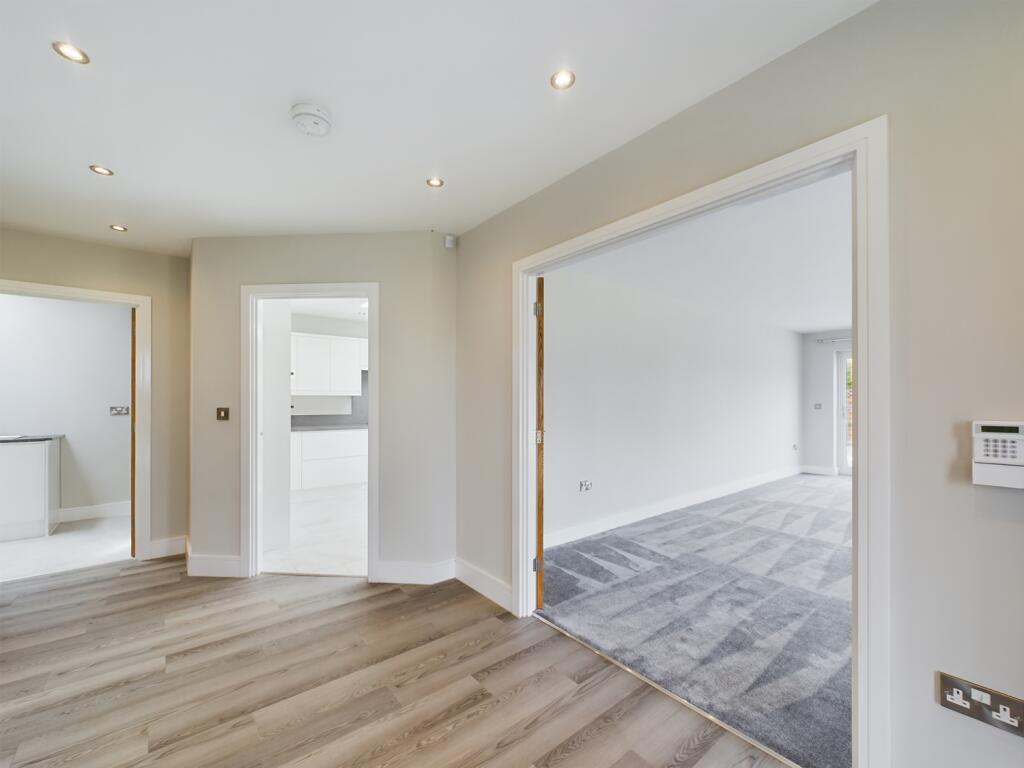 CAM01709G0-PR0020-STILL018