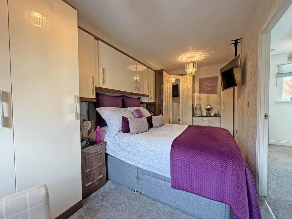 Frobisher Approach 75 - Bed 1.jpg