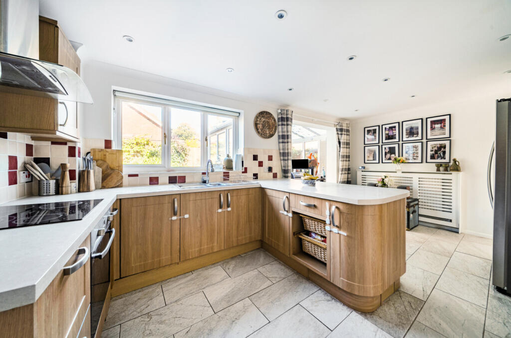 1360222-8-68da76e...