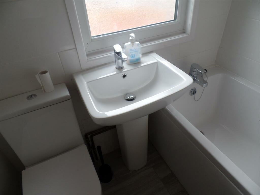 Templar Avenue, Tile Hill - Bathroom