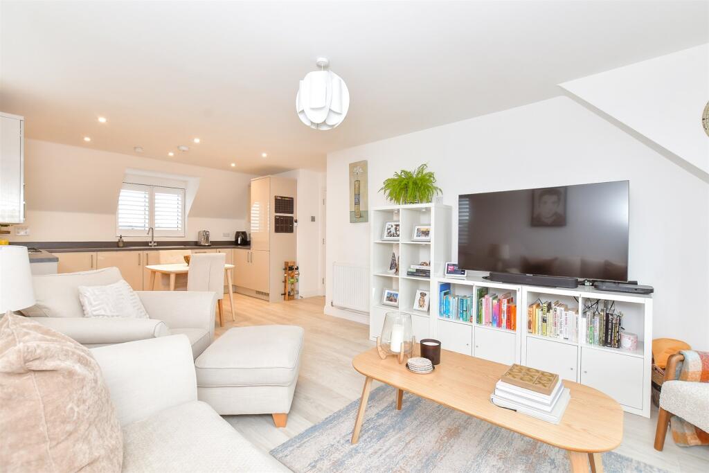 Lounge/ Kitchen