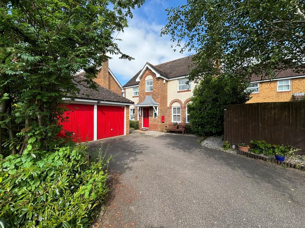 Swan Close, Watermead. Aylesbury. Bucks. 19 0UB