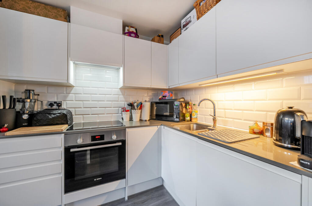 1395357-8-695b929...