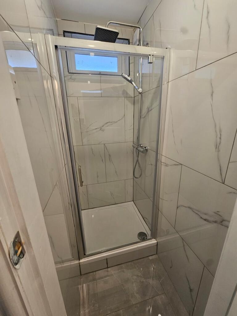 En suite shower