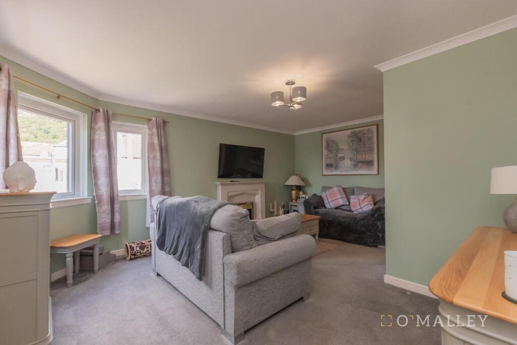 5. Living Room 1.jpg