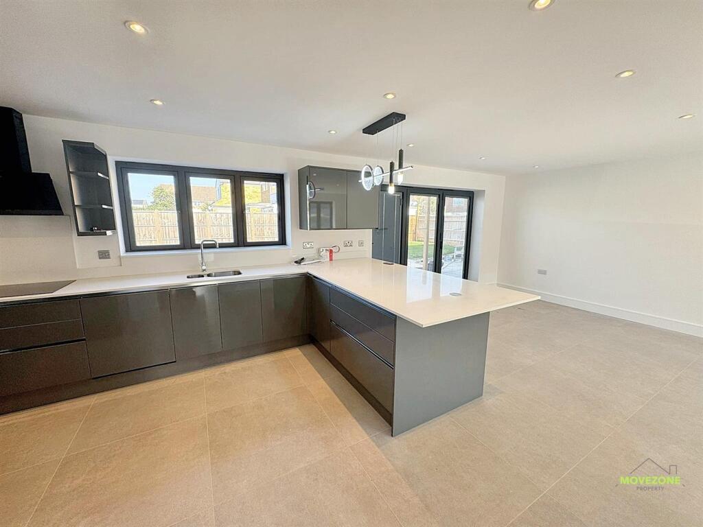 PHOTO-2025-08-22-11-26-41 3.jpg