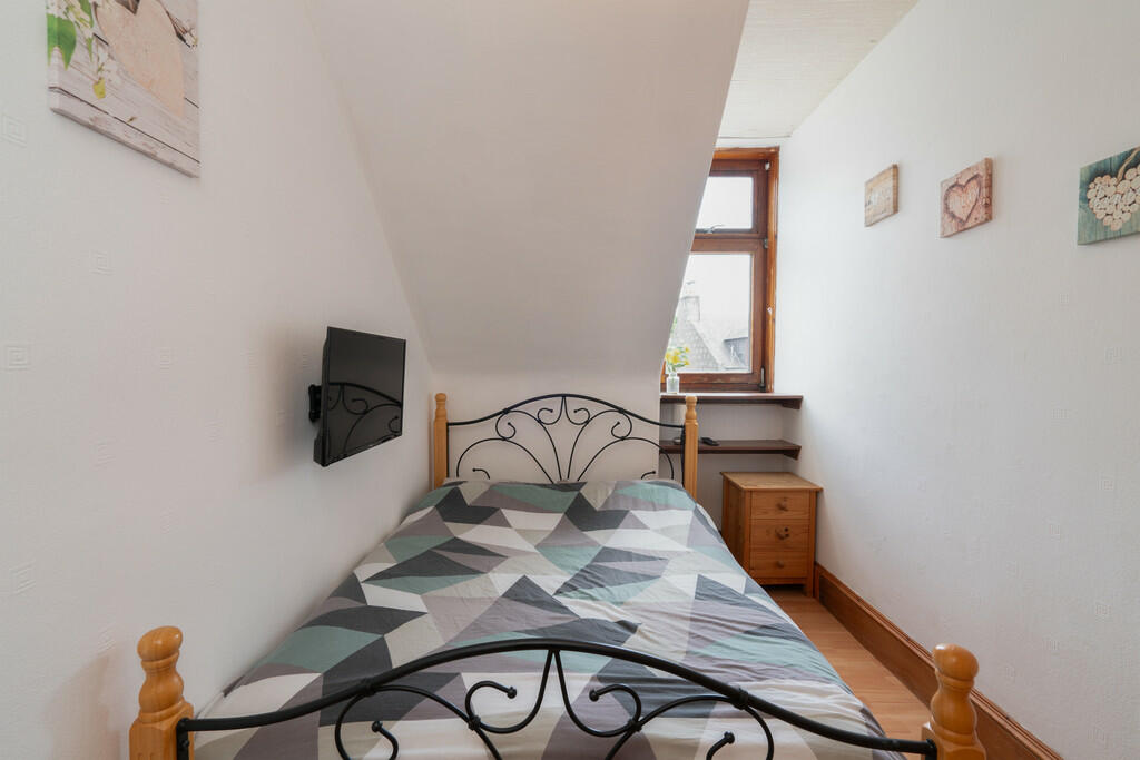Bedroom 1 angle 1
