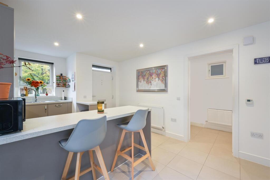 NAILSWORTH CRESCENT (5).jpg