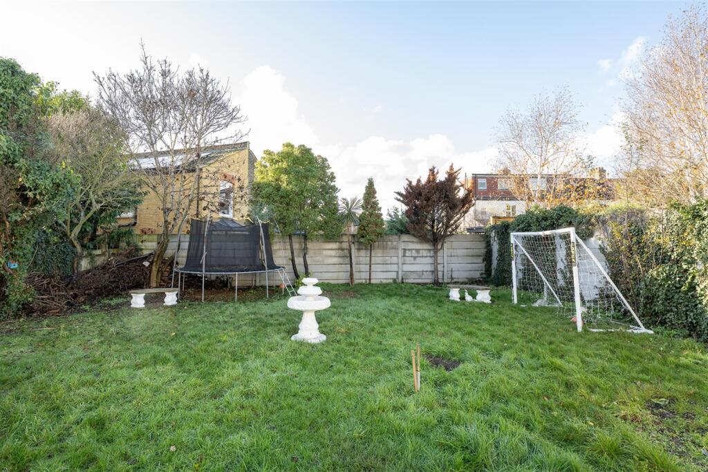 Bushwood, E11