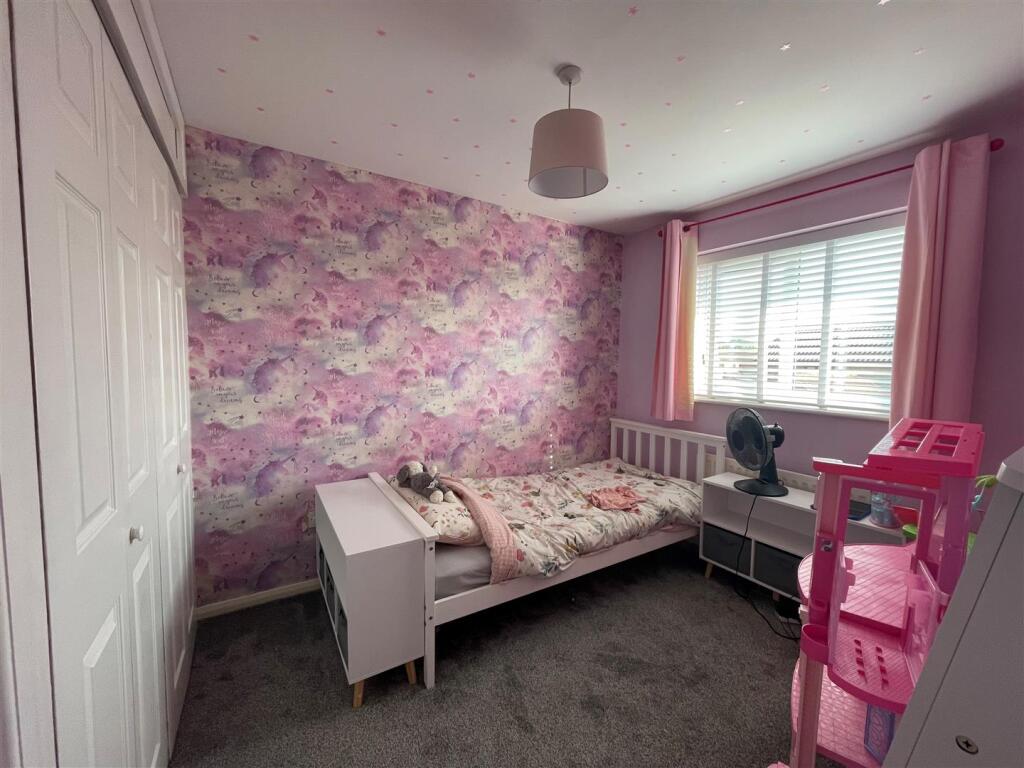 1 Madden Place - Bed 2.jpg
